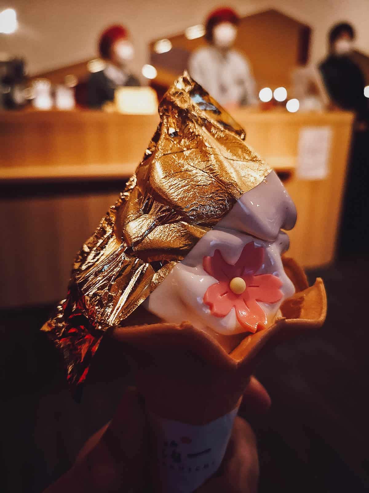 Kanazawa Travel Guide Gold leaf soft servce ice cream