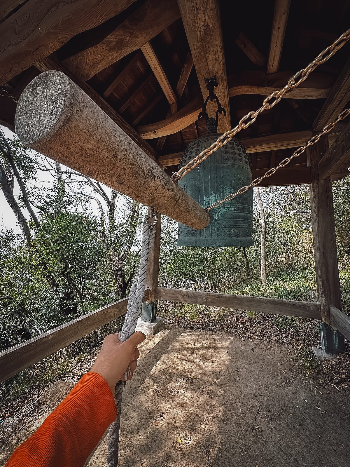 Ogijima Ringing the prayer bell