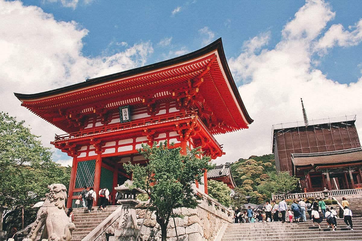 Osaka Travel Guide Kiyomizu-dera in Kyoto
