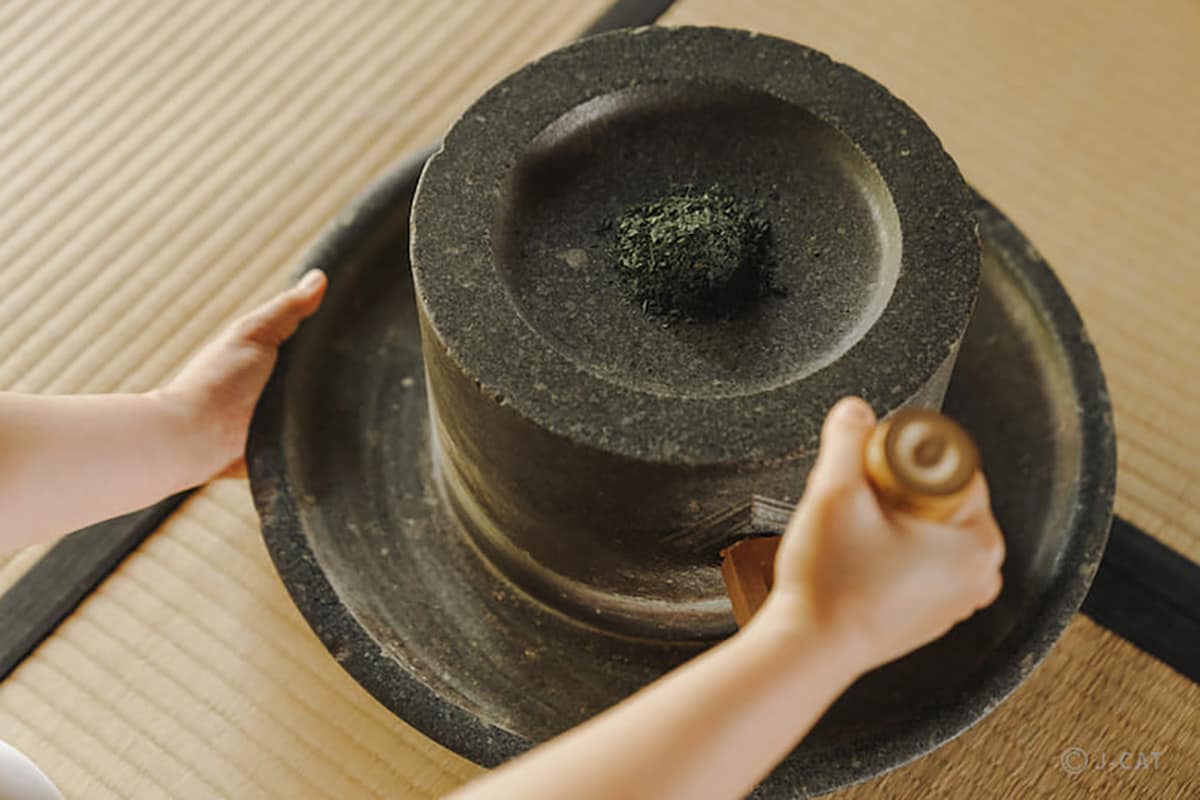 Luxury Experiences in Kyoto Grinding green tea leaves