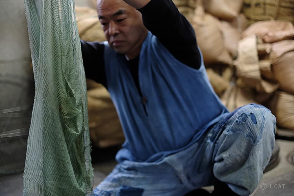 Luxury Experiences in Kyoto Man dyeing fabric