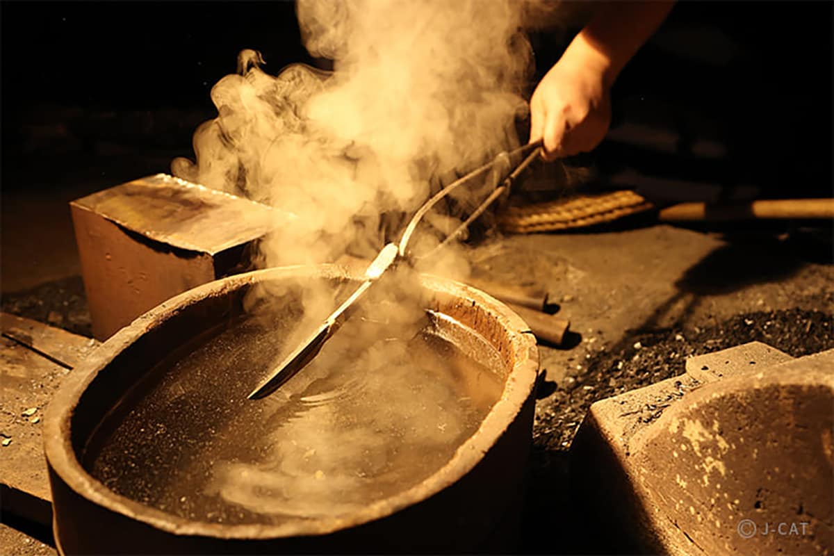 Luxury Experiences in Kyoto Forging a knife