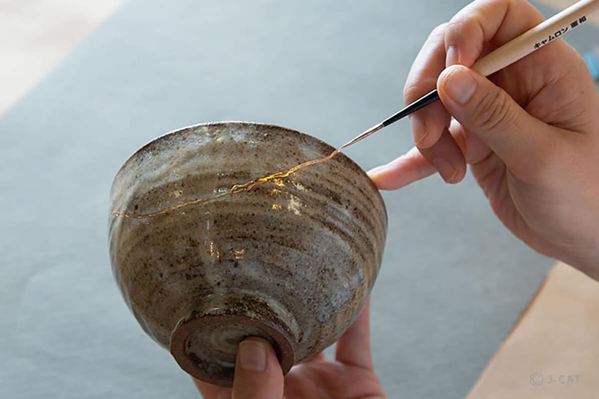 Tokyo Travel Guide Fixing a broken cup with kintsugi