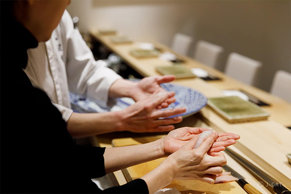 Luxury Experiences in Tokyo Making sushi