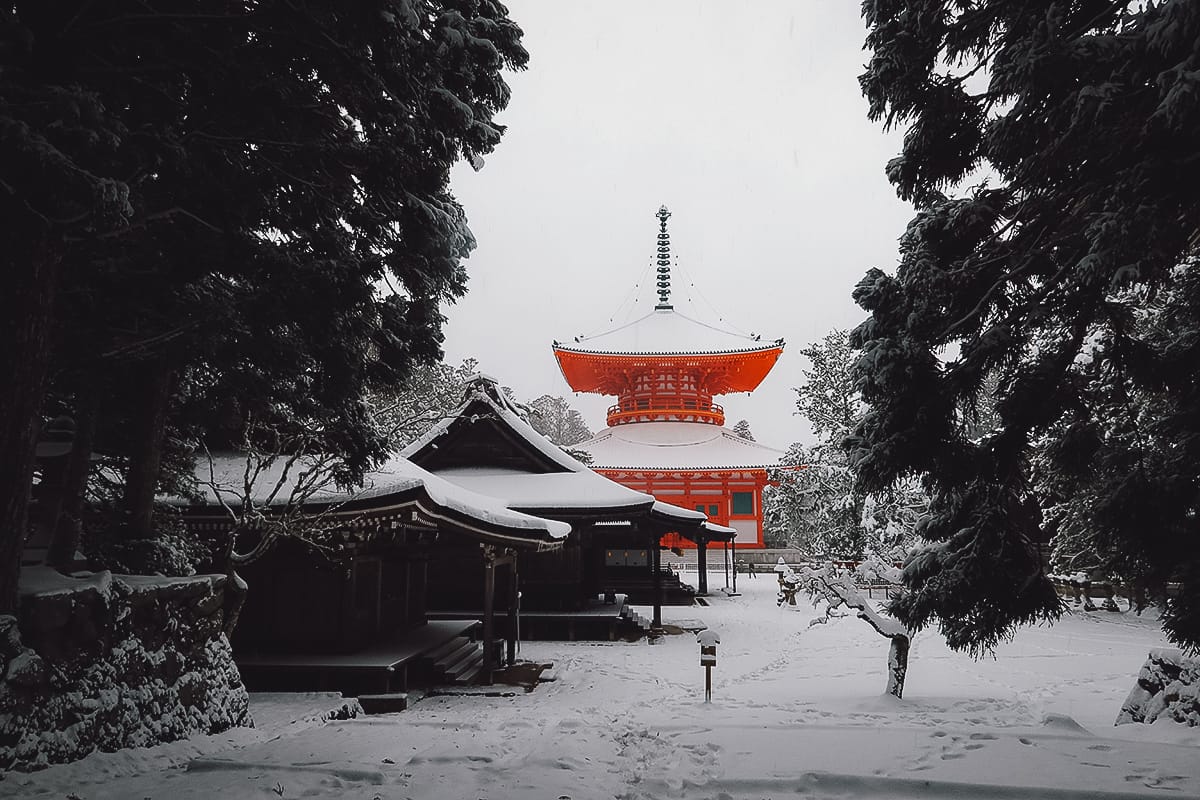 Koyasan Travel Guide Danjo Garan in winter