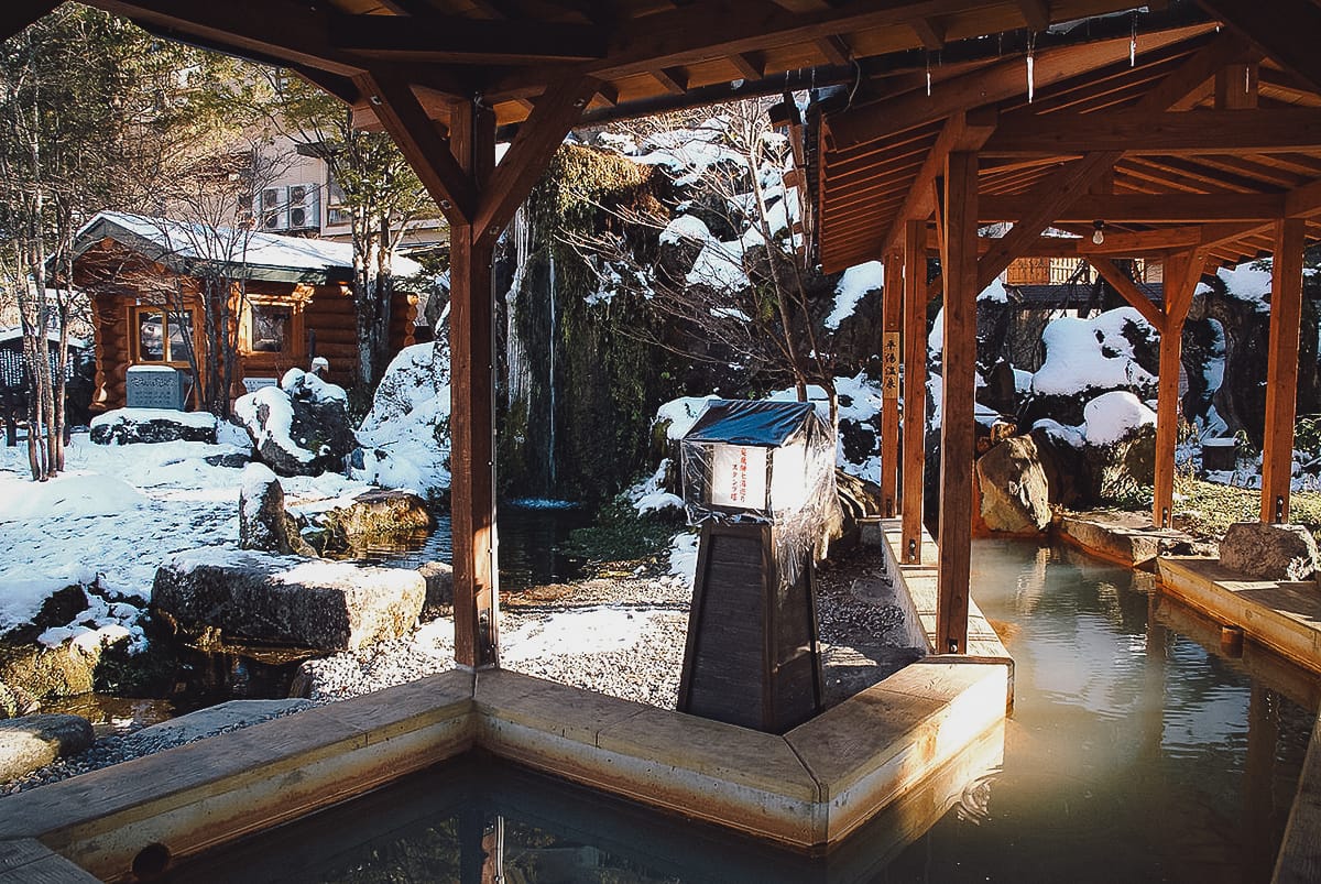 Takayama Travel Guide Hot spring at Hirayu Onsen