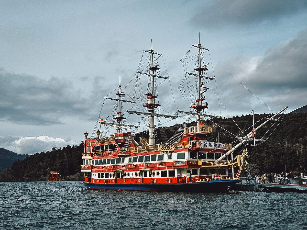 Hakone Travel Guide Cruise ship on Lake Ashinoko