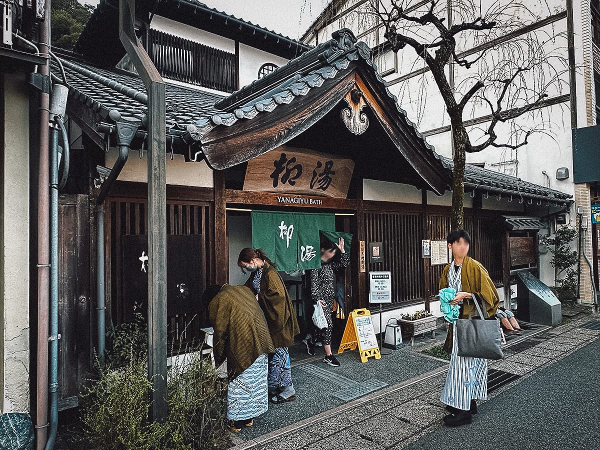 Kinosaki Onsen Travel Guide Outside Yanagi-yu