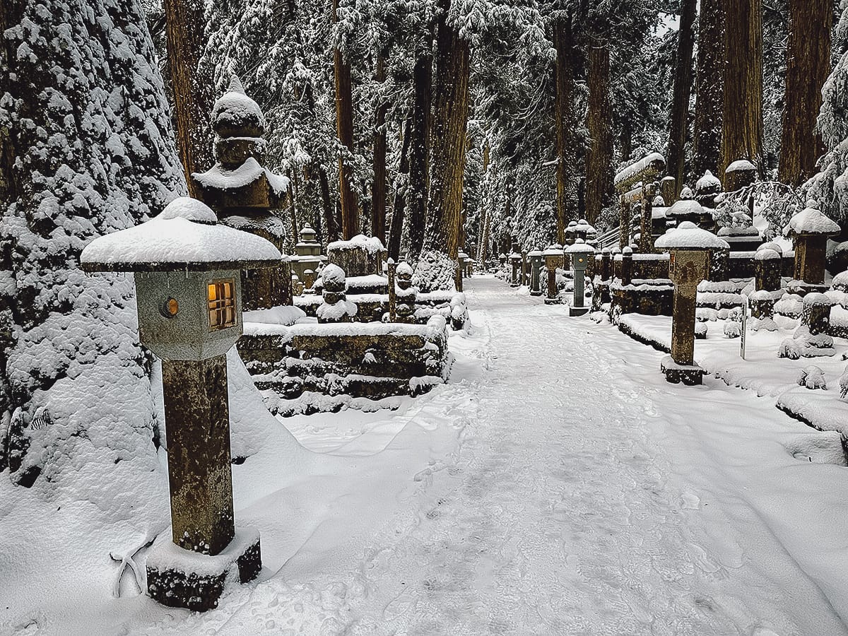 Koyasan Travel Guide Okunoin Cemetery in winter