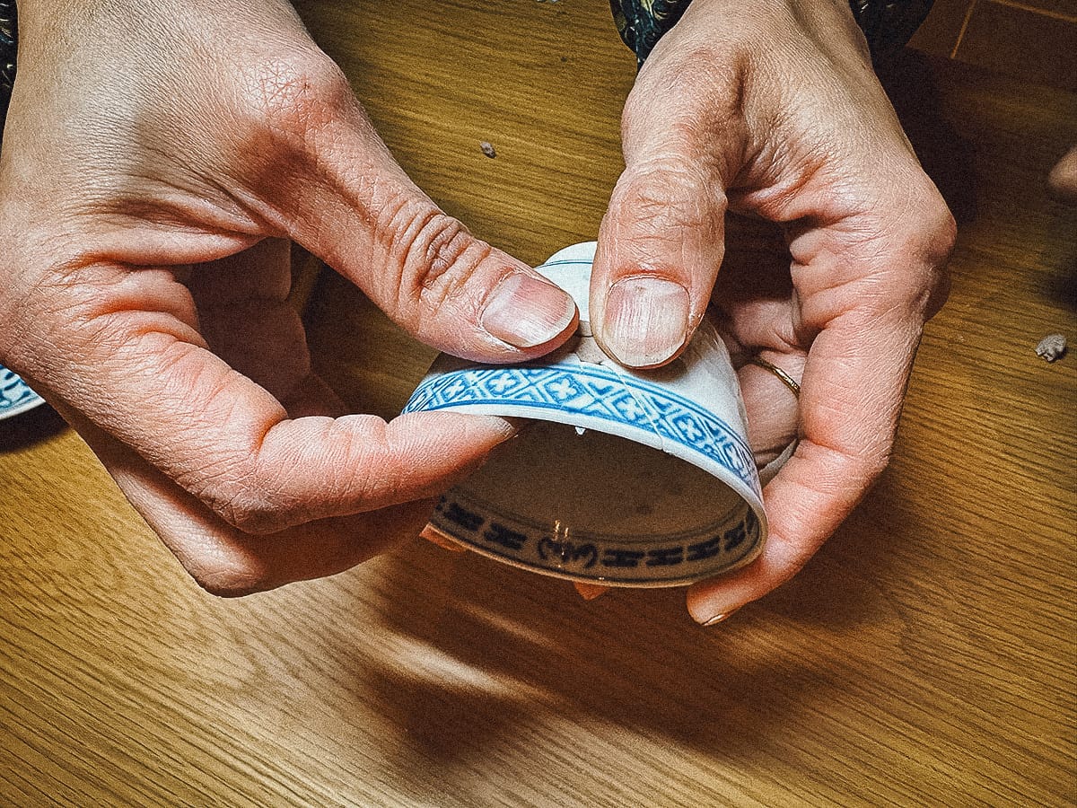 Kintsugi in Kyoto Applying putty to fill the gaps