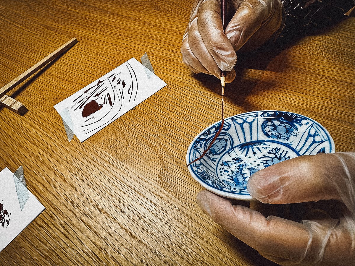 Kintsugi in Kyoto Brushing urushi lacquer to cover the cracks