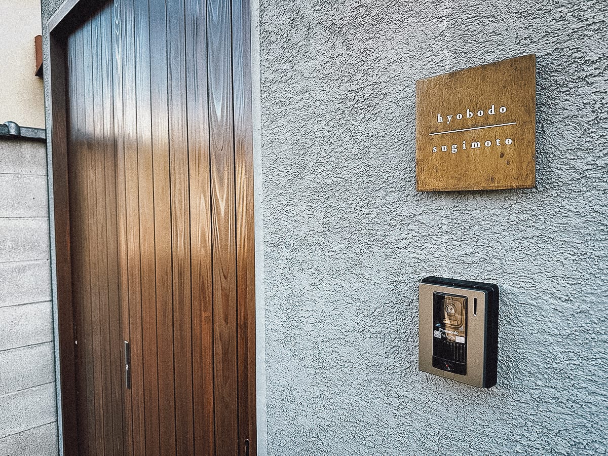 Kintsugi in Kyoto Pottery on display