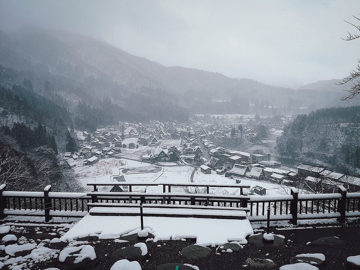 Ogimachi Travel Guide View of Ogimachi Village from Shiroyama Viewpoint