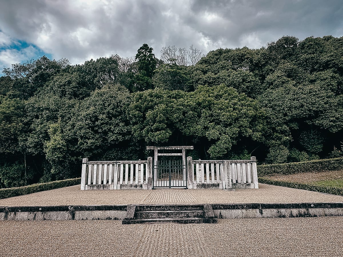 Yamanobe-no-michi Trail Gate to the burial mound