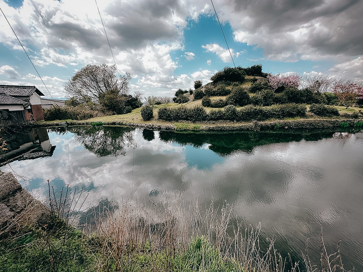 Yamanobe-no-michi Trail Small ancient burial mound