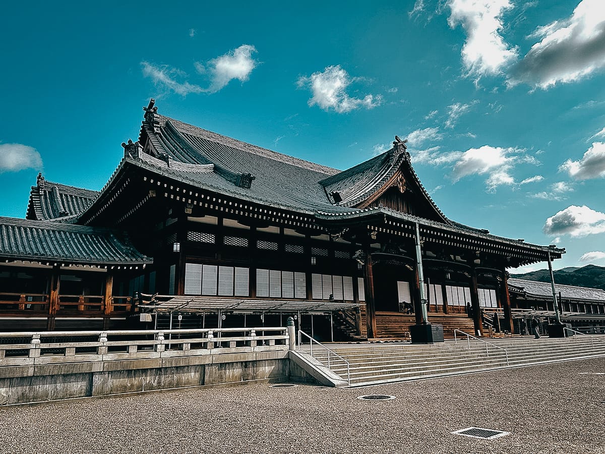 Yamanobe-no-michi Trail Tenrikyo Church headquarters